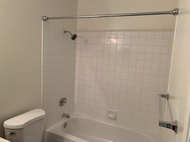 Building Photo - Light & Bright Mission Ridge Condo