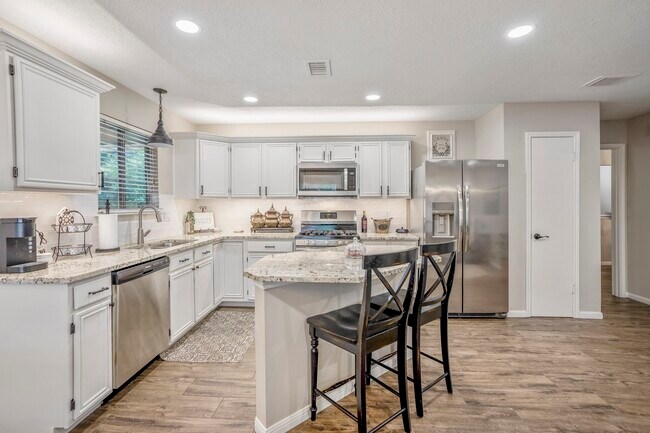 Building Photo - 5418 Roserock Ln