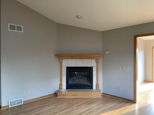 Building Photo - 1066 School St