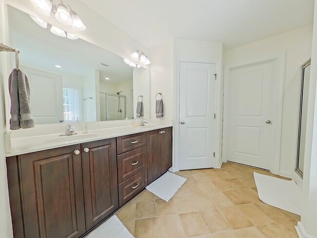 Building Photo - Beautiful 4 Bedroom home in Canterbury Farms!