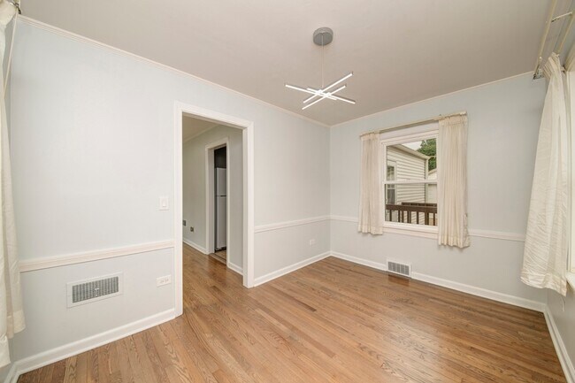 Building Photo - 384 S Wolf Rd