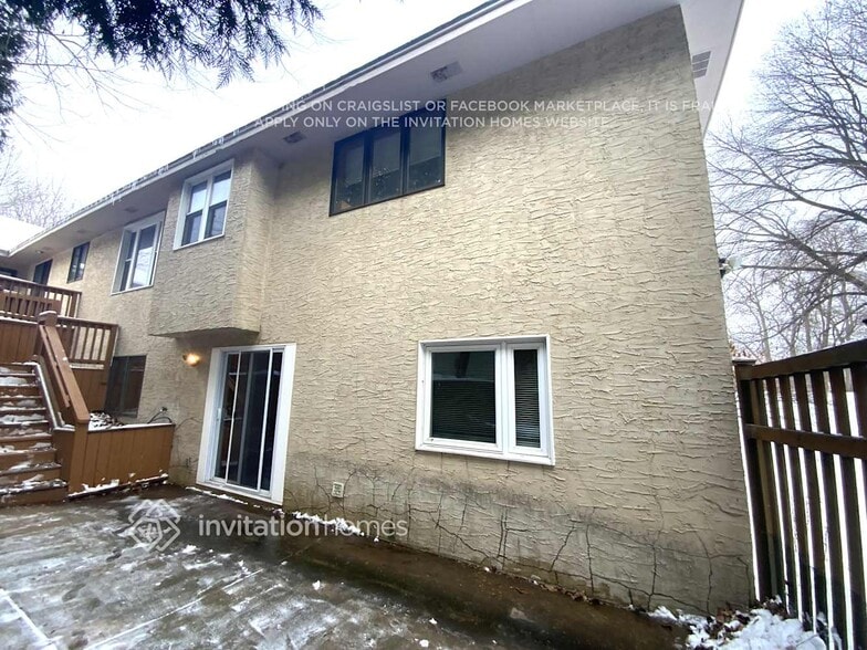 Building Photo - 1730 Atwater Path E