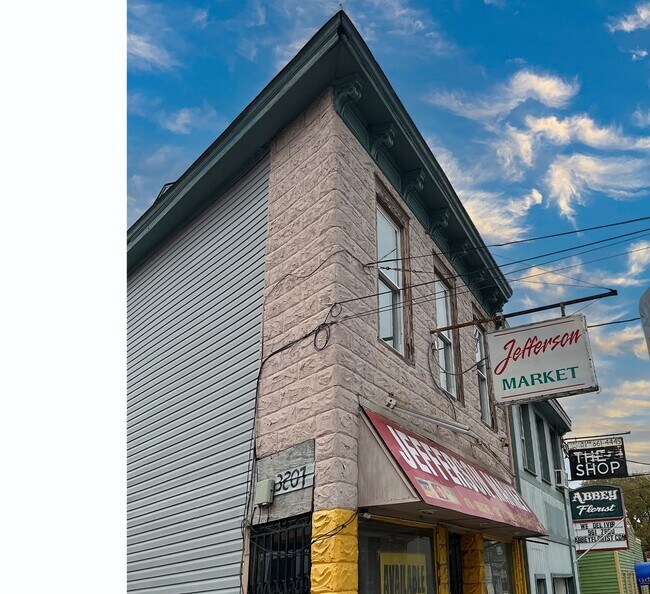 Building Photo - 3207 Jefferson Ave