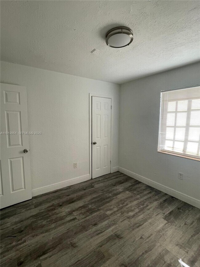 Building Photo - 5511 SW 20th St