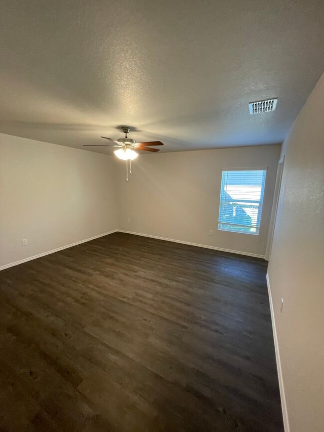 Building Photo - *MARCH MADNESS SAVINGS!* Three Bedroom | T...