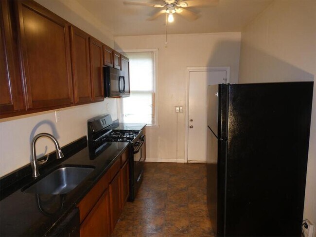 Building Photo - 2654 Lehman St