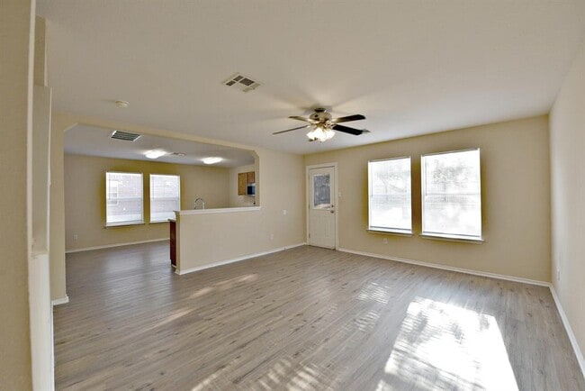 Building Photo - 105 Mesa Dr