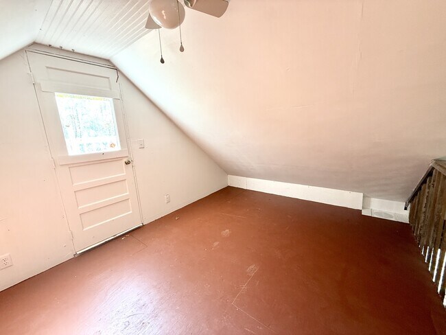 Building Photo - 535 Woodlawn Dr