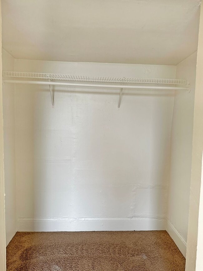 Building Photo - 5bed/2bath Single Family Home!