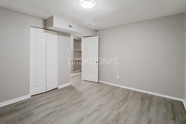 Building Photo - NOW OFFERING 1/2 MONTH FREE WITH SIGNED LE...