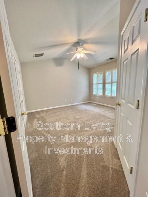 Building Photo - 8214 Drakeview Ct