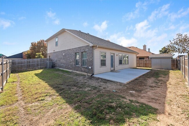 Building Photo - 500 Braewick Dr