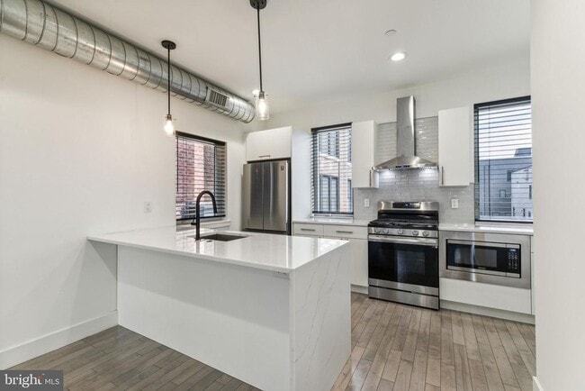 Building Photo - 2835 Edgemont St