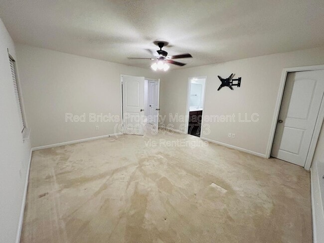 Building Photo - 9315 Grand Valley Dr