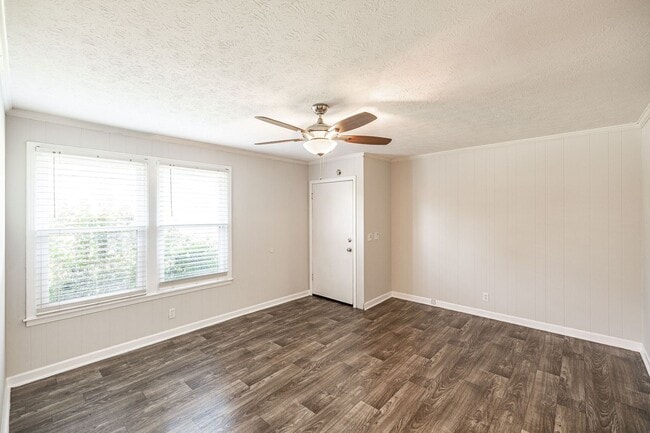 Building Photo - 127 B Susan Dr