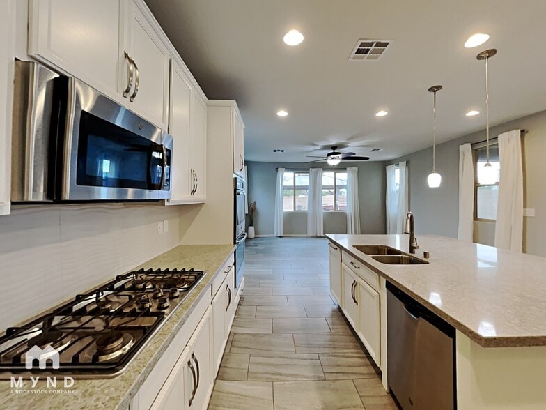 Building Photo - 4631 Roger River Ave