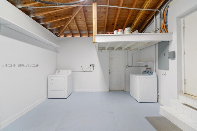 Building Photo - 911 Mariana Ave