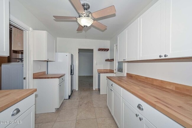 Building Photo - 6816 E Coronado Rd