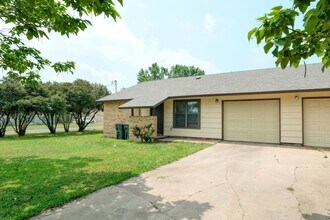 Building Photo - 2900 Mesquite Ln