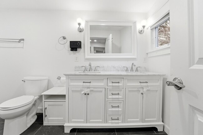 Building Photo - 905 McAllister Ave