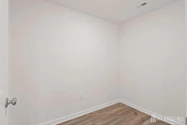 Building Photo - 735 Station Rd