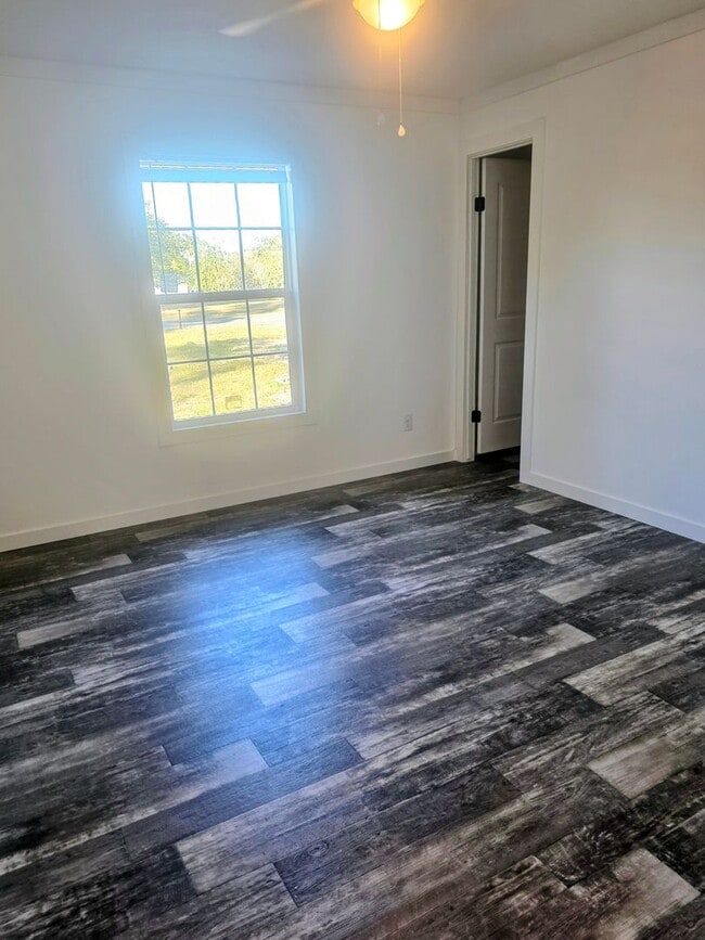 Building Photo - New 3 bedroom 2 Bathroom Home