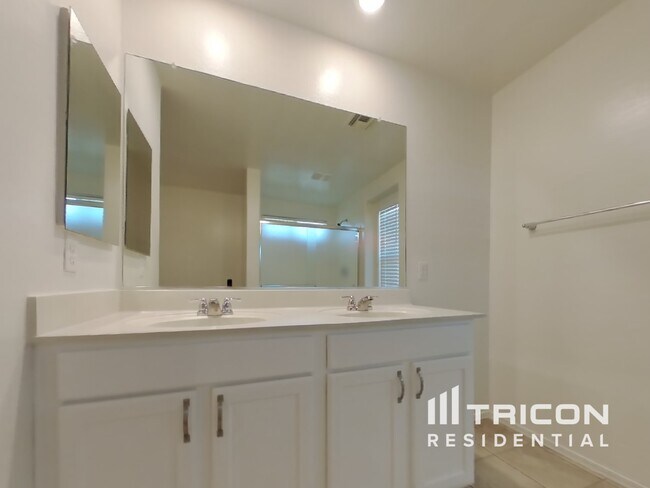 Building Photo - 16221 W La Ventilla Way
