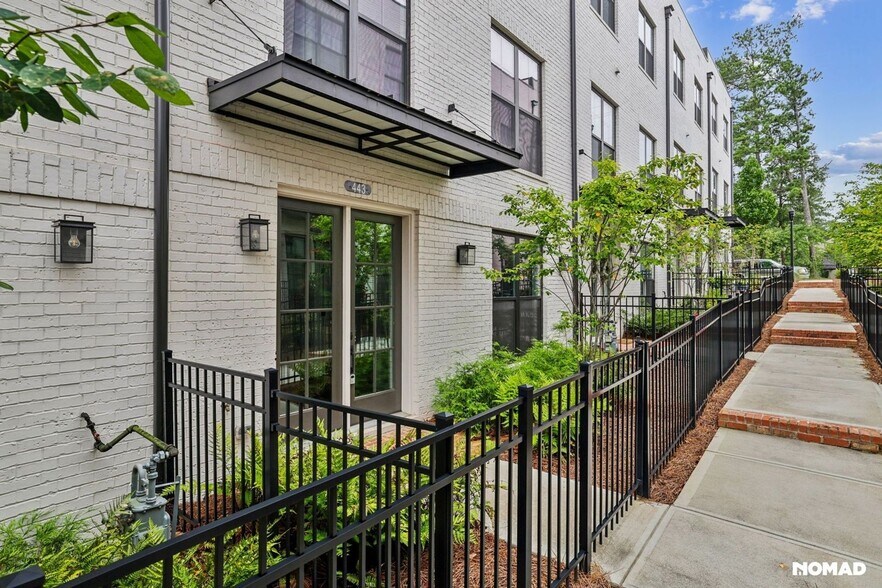 Building Photo - 443 Burton Dr