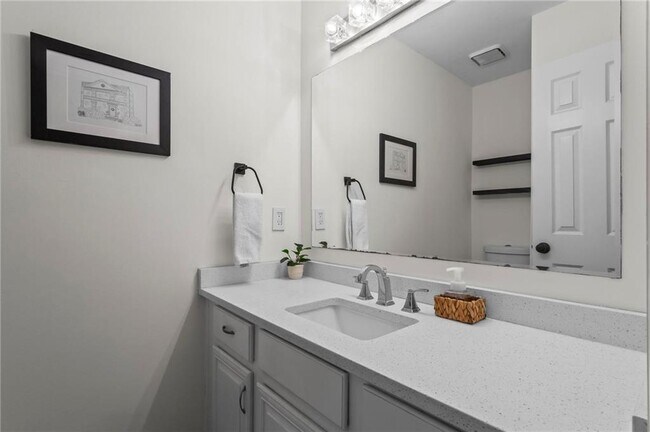 Building Photo - 28 Huntington Pl Dr