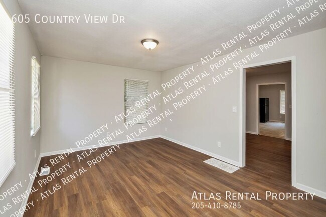 Building Photo - 605 Country View Dr NE