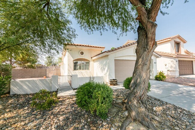 Building Photo - Charming 3-Bedroom Single-Story Home in Elkhorn!