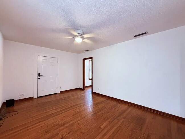 Building Photo - 27 E 63rd St