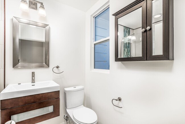 Building Photo - Noe Valley: Top Floor 2 bed 1 ba Condo w/ Finished Attic, Tandem Parking, W/D In-Unit, and Shared...