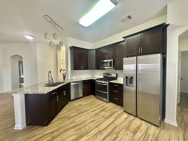 Building Photo - AVAILABLE NOW!!!! NEW-MANAGEMENT