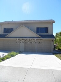 Building Photo - Gorgeous Seascape Townhouse
