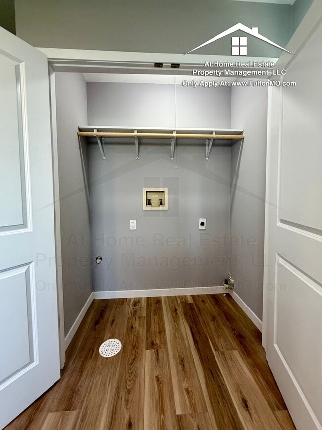 Building Photo - 2717 Mayflower Dr