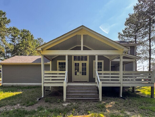 Building Photo - Spacious 5 Bed 3.5 Bath Home in Carthage