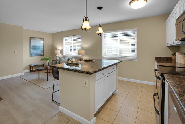 Building Photo - Excellent Santa Clara Location! Open Floor Plan! Granite Counters!