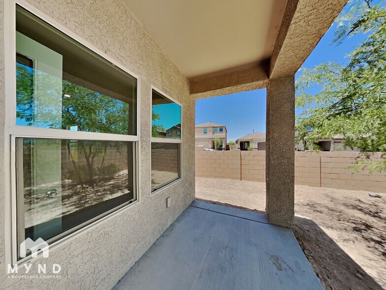 Building Photo - 2549 Calle Palta