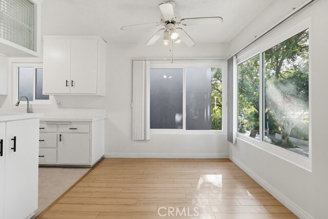 Building Photo - 930 N Stanley Ave