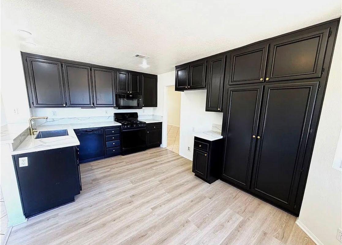 Building Photo - 39843 Amberley Cir