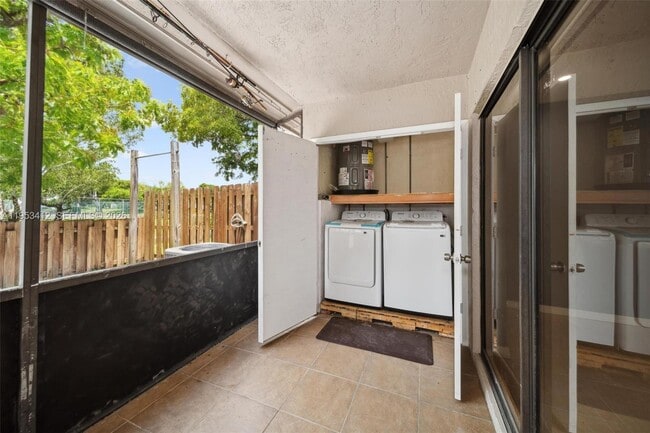 Building Photo - 4949 E Lakes Dr