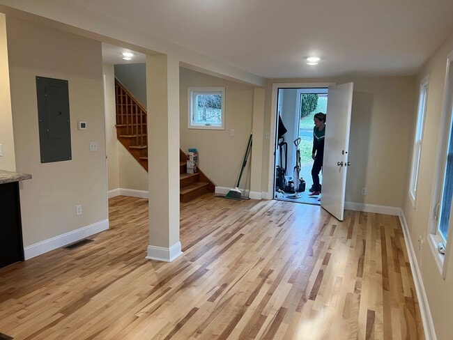 Building Photo - 389 E Allen St