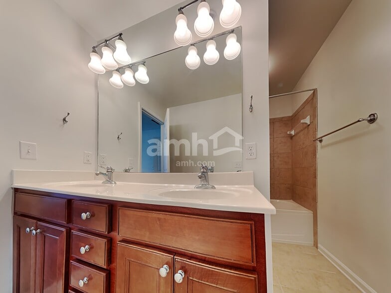 Building Photo - 922 Idlewood Dr