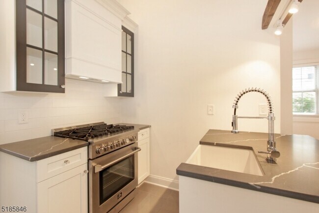 Building Photo - 380 Claremont Ave