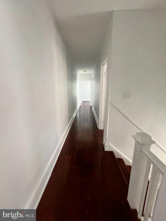 Building Photo - 323 Collins Ave