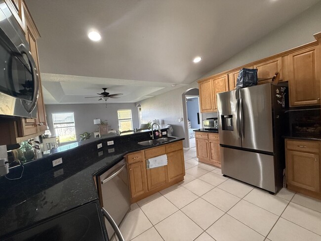 Building Photo - 1211 SW Dalton Ave