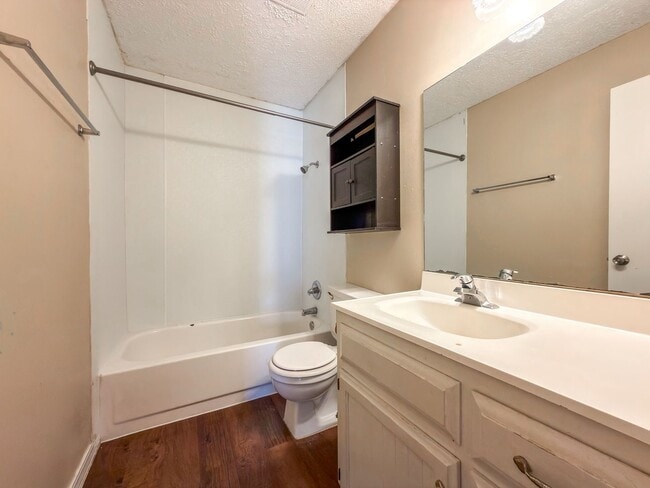 Building Photo - 8510 Harvard Dr