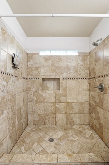 Building Photo - Beautiful Kern Place- 4 bedrooms, 3 baths and Refrigerated AC.