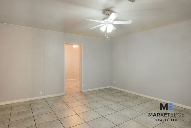 Building Photo - 4 Bed/2Bath Home at 39th Ave/Camelback! Re...